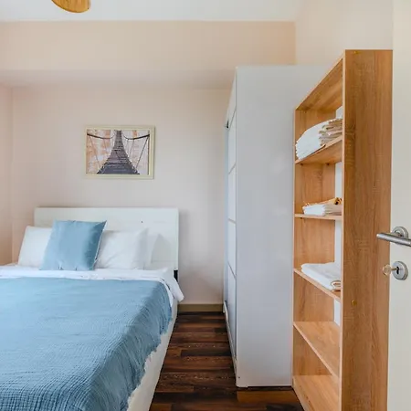 Flat 30 Min To Airport Διαμέρισμα *